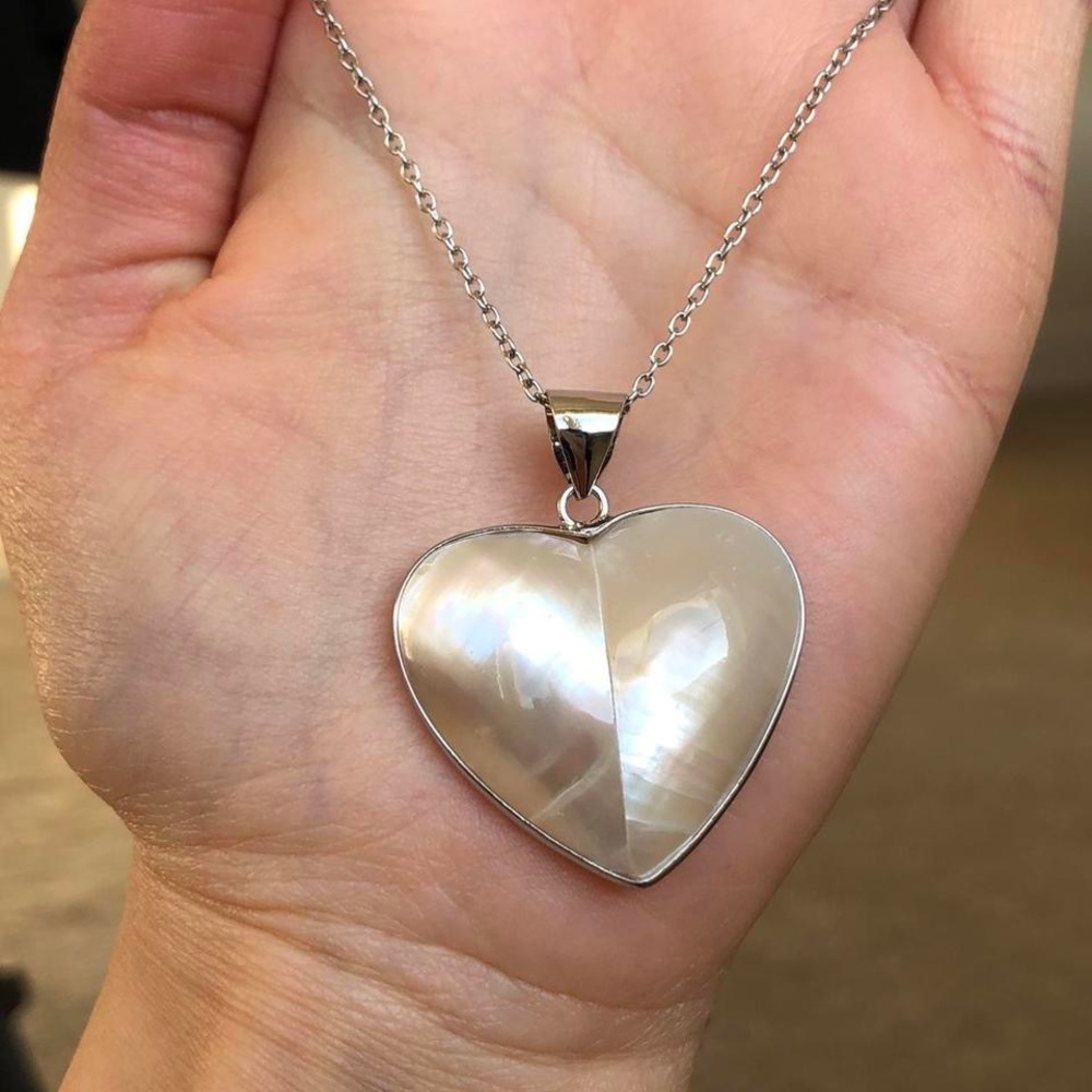 Elegant Silver Heart Shell Pendant Necklace